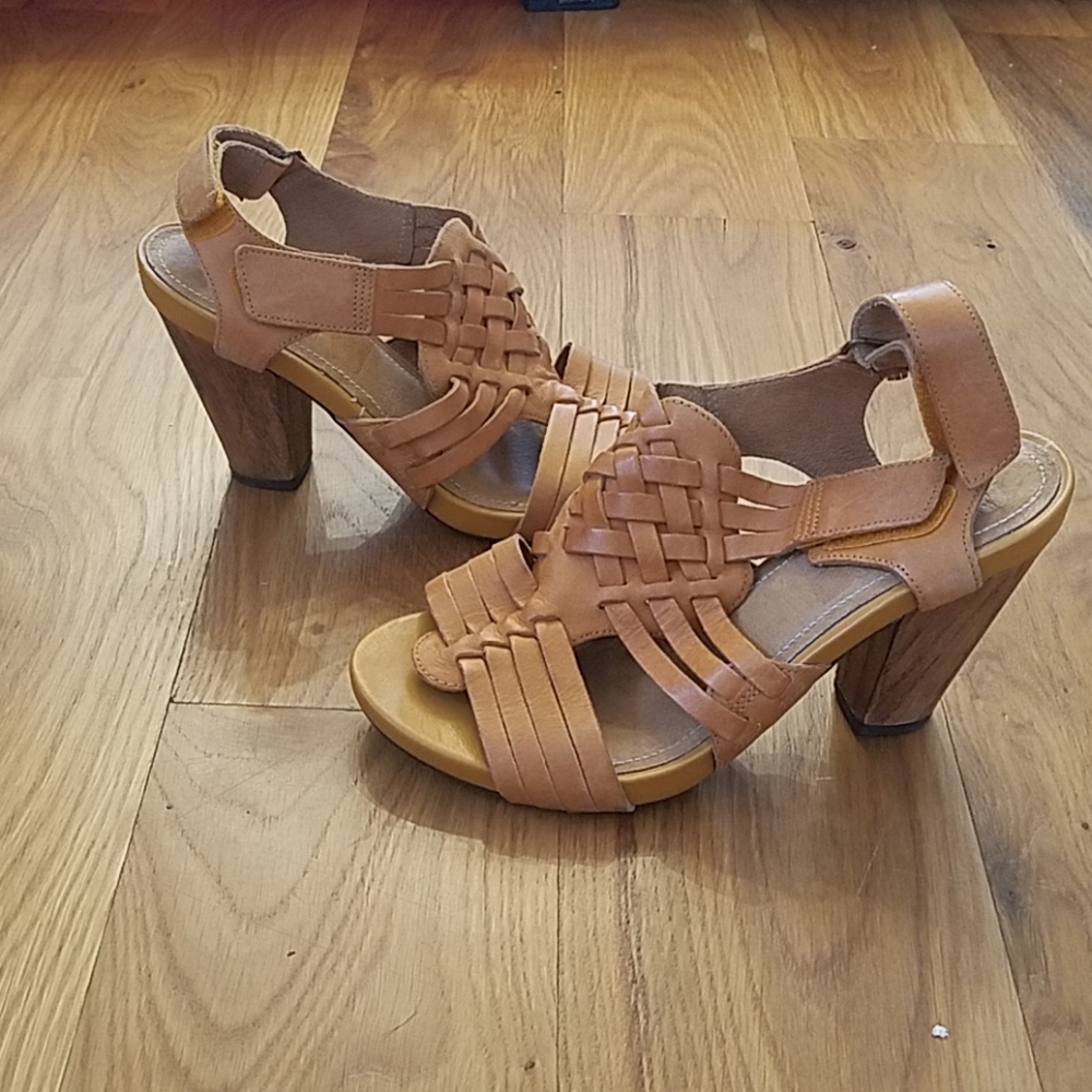 Clarks wood heeled sandals